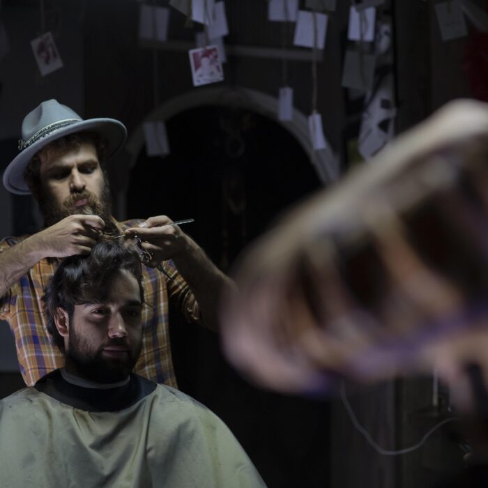 How to Choose the Perfect Barber Space for Rent in Your City